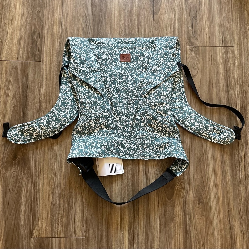 NWT Happy Baby Revolution Carrier in Bayou Bloom